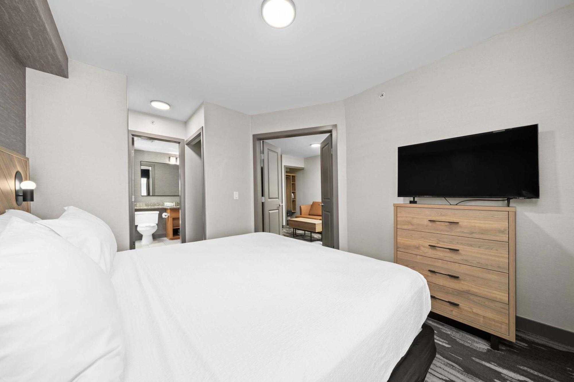 Grand Suite 1 King Bed Sofa Bed Kitchenette